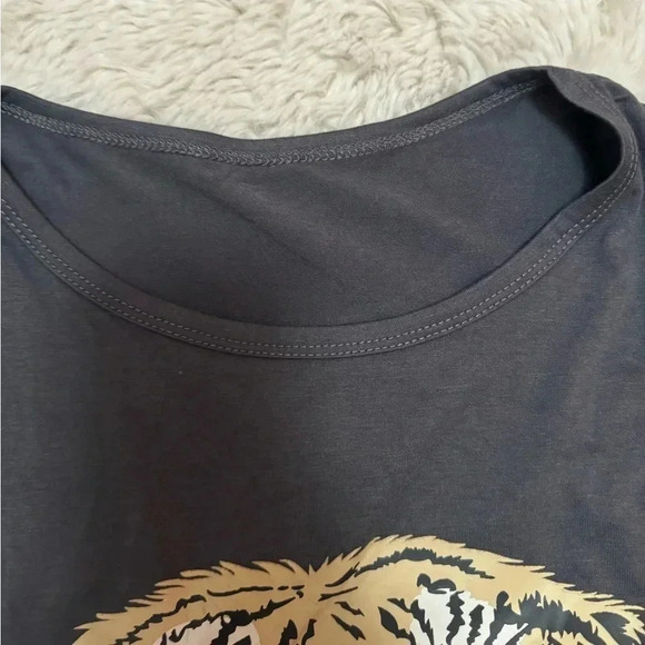 Amazon tiger face graphic tee short sleeve crewneck size small women’s - Picture 3 of 14